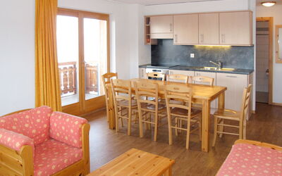 Accommodation:&nbsp;Le Pracondu (Hne250) 703.2