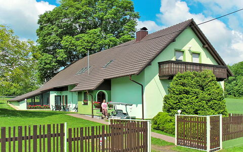 Haus Polivka: Cloud, Sky, Plant, Building, Property, Green, Tree, House, Fence, Window