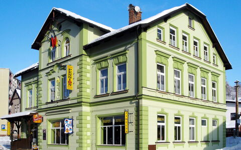 Desná V Jizerských Horách 603: Sky, Window, Building, Residential Area, Facade, Real Estate, House, Snow, Urban Design