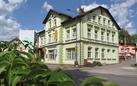 Desná V Jizerských Horách 603: Cloud, Sky, Plant, Building, Window, House, Residential Area, Facade, Tree, City