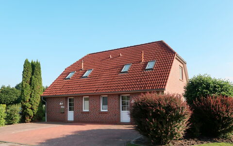 Ditzum 621: Property, House, Home, Residential Area, Real Estate, Building, Roof, Architecture, Suburb, Tree