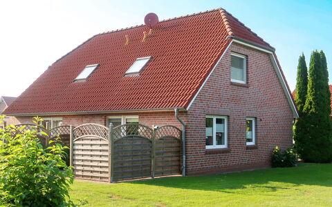 Ditzum 621: Sky, Plant, Building, Window, House, Wood, Natural Landscape, Land Lot, Cottage, Grass