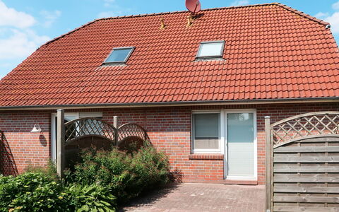Ditzum 621: Property, House, Home, Residential Area, Roof, Building, Real Estate, Cottage, Brickwork, Facade