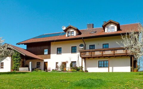 Bischofsmais 635: Sky, Plant, Building, Window, Property, House, Tree, Grass, Land Lot, Cottage