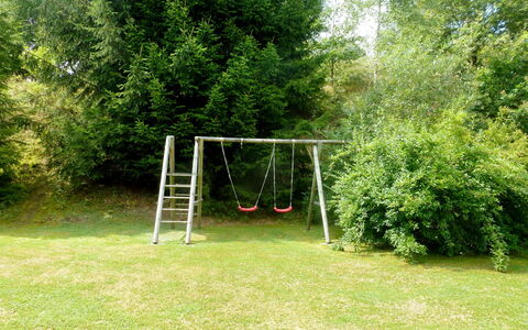 Ilztal: Green, Grass, Tree, Lawn, Shrub, Grass Family, Garden, Land Lot, Plant, Yard