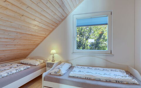 Achterblick 2: Building, Furniture, Property, Window, Wood, Comfort, Interior Design, Architecture, Lighting, Flooring
