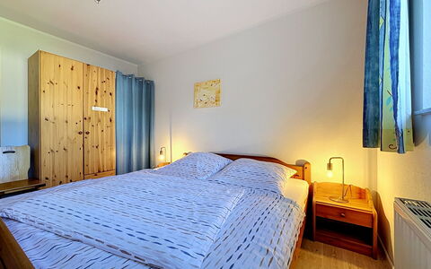 Plau am See 621: Bed, Bedroom, Bed Sheet, Interior Design, Wood, Bedding, Furniture, Floor, Flooring, Room