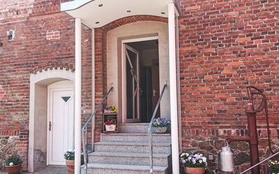 Stangerode 638: Plant, Flowerpot, Building, Houseplant, Brickwork, Door, Brick, Architecture, Road Surface, Stairs