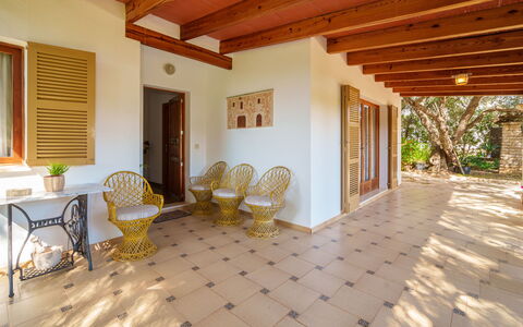 Can Damia: Property, Plant, Wood, Building, Chair, Interior Design, Floor, Flooring, Wall, Shade