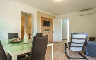 Accommodation:&nbsp;Los Pinos 615.2