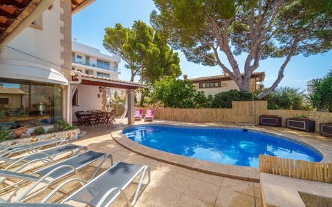 Villa Munar i: Water, Plant, Property, Sky, Building, Swimming Pool, Tree, Window, Shade, Outdoor Furniture