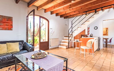 Arco (Cix133) 604.5: Property, Room, Building, Furniture, Interior Design, Living Room, House, Ceiling, Real Estate, Loft