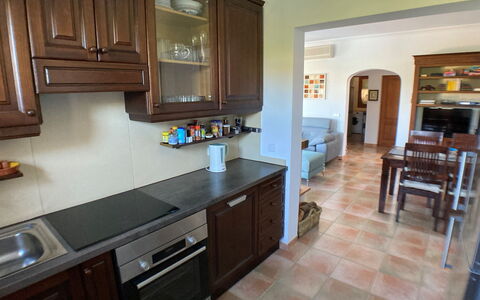 Schnuffi: Countertop, Property, Room, Furniture, Cabinetry, Kitchen, Building, Floor, Interior Design, Tile