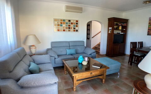 Schnuffi: Living Room, Room, Property, Furniture, Interior Design, Building, Floor, House, Table, Real Estate