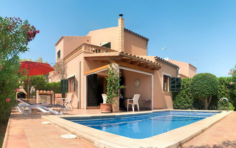 Schnuffi: Property, Building, House, Swimming Pool, Real Estate, Home, Villa, Residential Area, Vacation, Architecture