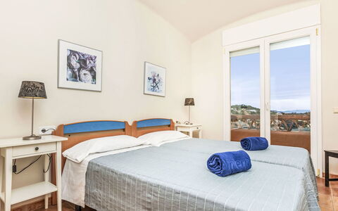 Xarmada Marco: Furniture, Apartment, Home, Room, Bedroom, Bed, Hotel, Chair, Picture Frame, Bed Frame