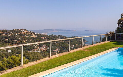 Xarmada Guillermo: Property, Swimming Pool, Real Estate, House, Water, Villa, Building, Vacation, Sea, Estate