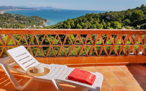 Xarmada Guillermo: Outdoor Furniture, Property, Sunlounger, Furniture, Resort, Vacation, Chaise Longue, Leisure, Real Estate, Villa
