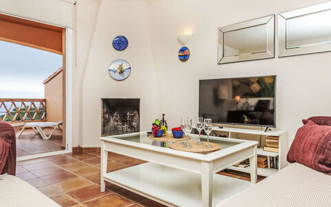 Xarmada Guillermo: Furniture, Interior Design, Flooring, Wood, Floor, Ceiling, Couch, Apartment, Living Room, Room