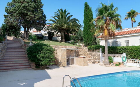 Tres Flores: Water, Sky, Plant, Building, Tree, Azure, Blue, Swimming Pool, Shade, Arecales