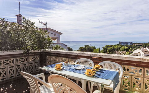 Sagitario 2: Cloud, Sky, Table, Property, Furniture, Building, Wood, Chair, Seaside Resort, Outdoor Furniture