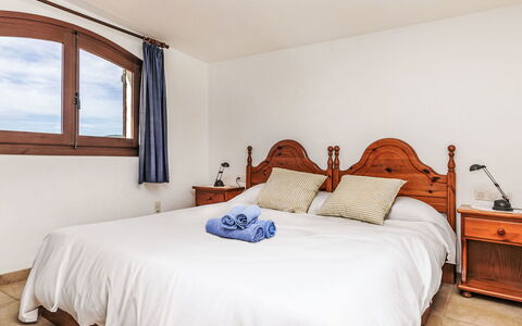Sagitario 2: Furniture, Property, Building, Window, Comfort, Azure, Textile, Interior Design, Wood, Bed Frame
