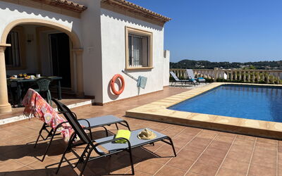 Comino 711.5: Building, Property, Sky, Light, Azure, Swimming Pool, Plant, Window, Shade, Tree