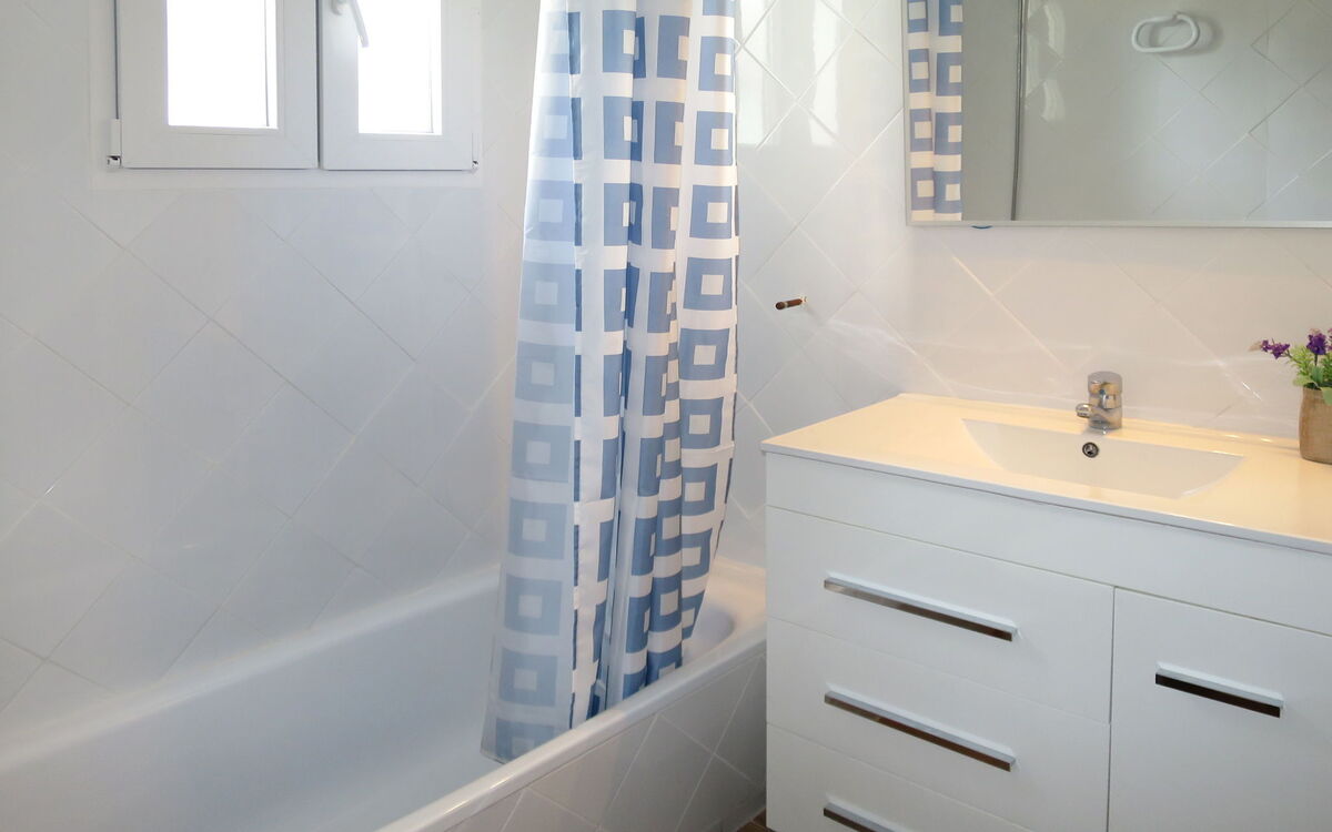 Accommodation:&nbsp;Sunsea Village (Clp606) 623.2