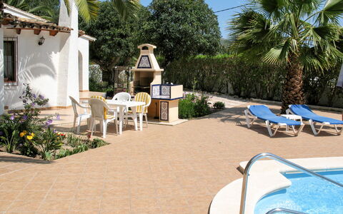Jaen: Plant, Furniture, Building, Tree, Chair, Sky, Outdoor Furniture, Flower, Shade, Arecales