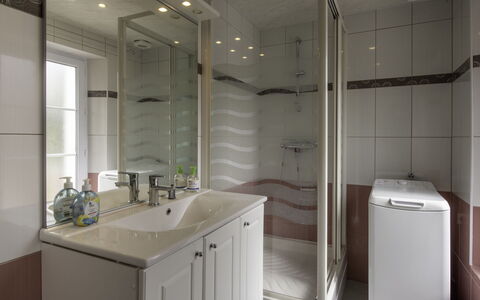 Le Champ des Mouettes: Mirror, Tap, Property, Building, Plumbing Fixture, Cabinetry, Sink, Shower, Bathroom