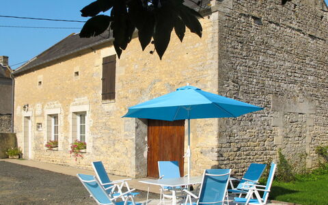 Le Clos Renard: Building, Furniture, Sky, Property, Plant, Table, Azure, Blue, Chair, Shade