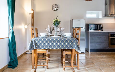 Le Clos Renard: Cloud, Table, Sky, Furniture, Plant, Property, Mountain, Tableware, Building, Nature