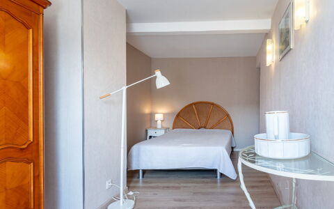 Le Repos: Building, Furniture, Comfort, Wood, Interior Design, Flooring, Floor, Bed Frame, Bed, Shade