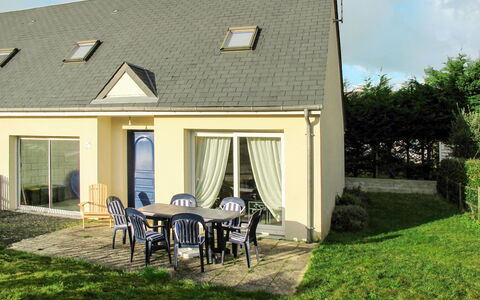 Néroli: Property, House, Home, Building, Cottage, Real Estate, Residential Area, Yard, Farmhouse, Backyard