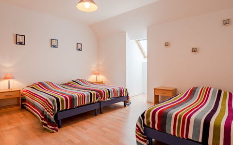 Néroli: Furniture, Property, Comfort, Wood, Bed, Bed Frame, Lighting, Orange, Textile, Interior Design