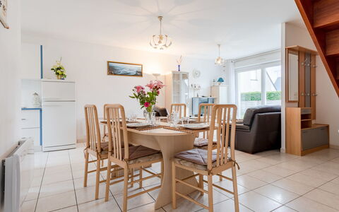 Néroli: Table, Furniture, Chair, Wood, Flooring, Kitchen & Dining Room Table, Floor, Living Room, Kitchen, Laminate Flooring