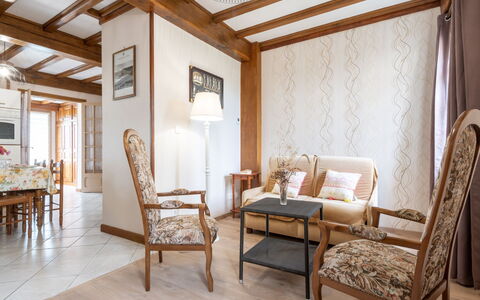 Barneville Carteret 620: Furniture, Property, Table, Building, Comfort, Picture Frame, Wood, Chair, Interior Design, Living Room