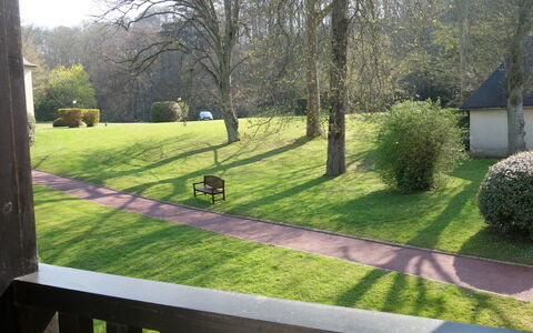 Le Parc de la Chaumière: Plant, Tree, Fence, Natural Landscape, Land Lot, Sunlight, Architecture, Shade, Grass, Home Fencing