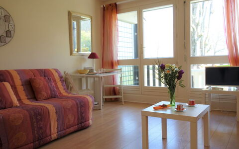 Le Parc de la Chaumière: Room, Furniture, Living Room, Property, Floor, Interior Design, Building, Hardwood, Wood Flooring, House
