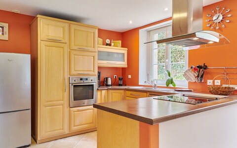 Le Lanchon: Cabinetry, Kitchen Sink, Countertop, Sink, Furniture, Tap, Kitchen Appliance, Kitchen Stove, Home Appliance, Kitchen