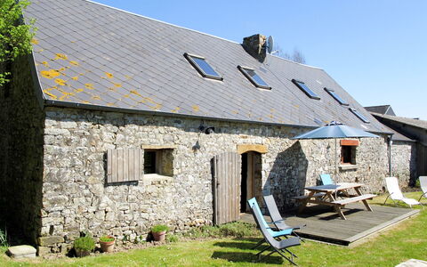 La Bergerie: Property, House, Cottage, Building, Home, Farmhouse, Roof, Real Estate, Rural Area, Yard