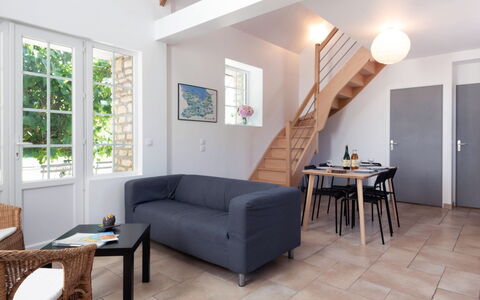 De Malau: Furniture, Table, Property, Couch, Window, Wood, Comfort, Interior Design, Building, Plant