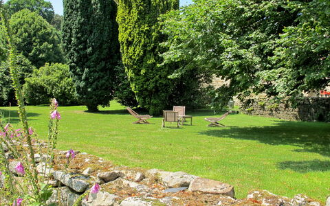 Les Trois Baudets: Garden, Grass, Tree, Natural Landscape, Property, Lawn, Wall, Grass Family, Botany, Land Lot
