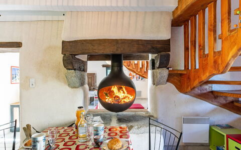 Les Trois Baudets: Property, Tableware, Countertop, Wood, Orange, Interior Design, Table, Building, Lighting, Flooring