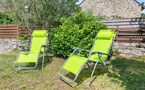 Ty Marieflo: Property, Plant, Furniture, Nature, Sky, Outdoor Furniture, Armrest, Land Lot, Shade, Comfort