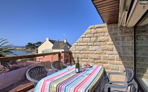Belle Vue Mer et Groix: Sky, Building, Furniture, Table, Chair, Outdoor Furniture, Wood, House, Shade, Leisure