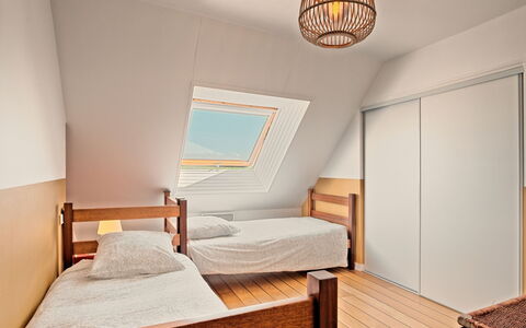 Belle Vue Mer et Groix: Furniture, Property, Comfort, Wood, Table, Interior Design, Floor, Flooring, Hardwood