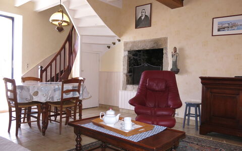 Ty Tan-Nie: Table, Furniture, Property, Building, Chair, Window, Couch, Wood, Picture Frame, Interior Design