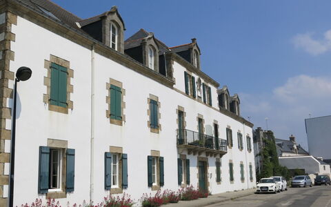 Raffinement, Confort et Vue Mer: Plant, Water, Property, Furniture, Building, Table, Window, Azure, Chair, Interior Design