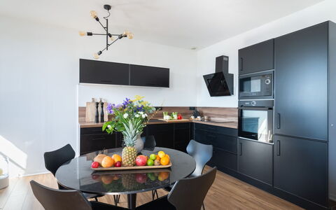 Raffinement, Confort et Vue Mer: Plant, Water, Property, Furniture, Building, Table, Window, Azure, Chair, Interior Design